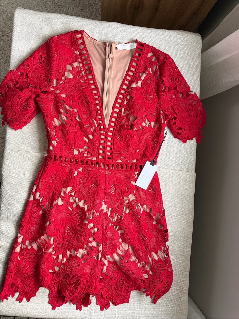 NWT Astr the Label Red Lace V-Neck Romper - Small - Picture 2 of 10